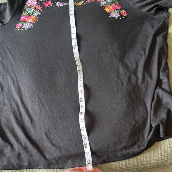 Quacker Factory Floral Embroidered Black Top - Picture 7 of 7